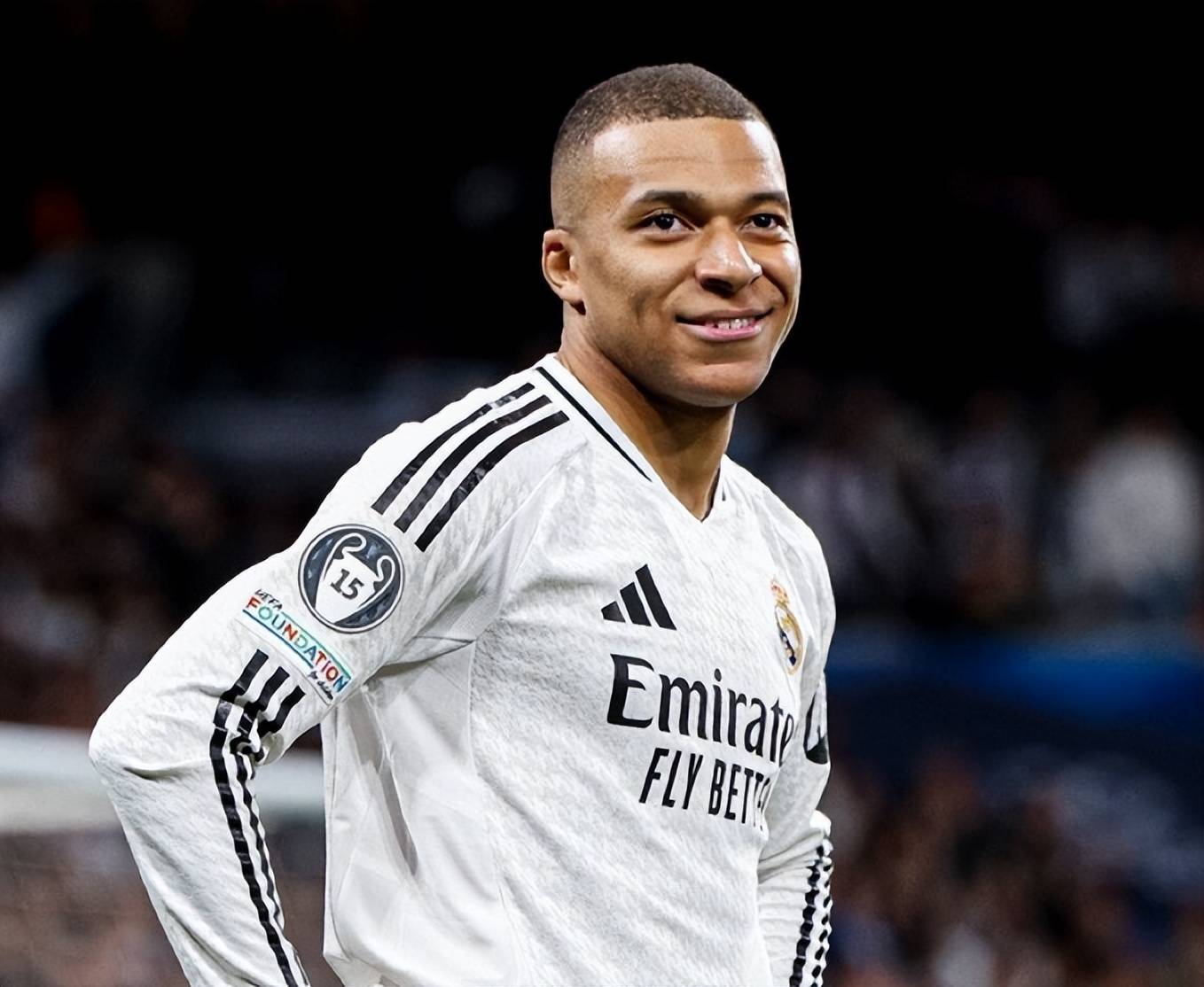 AYX-姆巴佩迎来七赛季出色发挥，C9观众热烈欢呼！